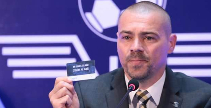 Kovulan teknik direktör Milos Kostic antrenmanı bastı