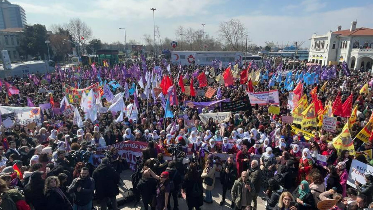 İstanbul Barosu: 8 Mart eylemlerinde biri avukat 10 kişi gözaltına alındı