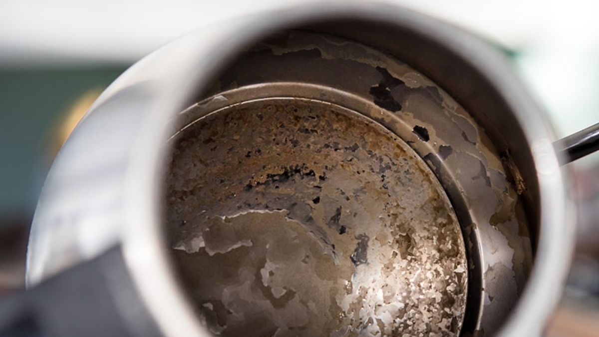 Tek bir malzemeyle kireç sorunu tarihe karışıyor! Su ısıtıcısını bu yöntemle temizleyin kirece veda edin