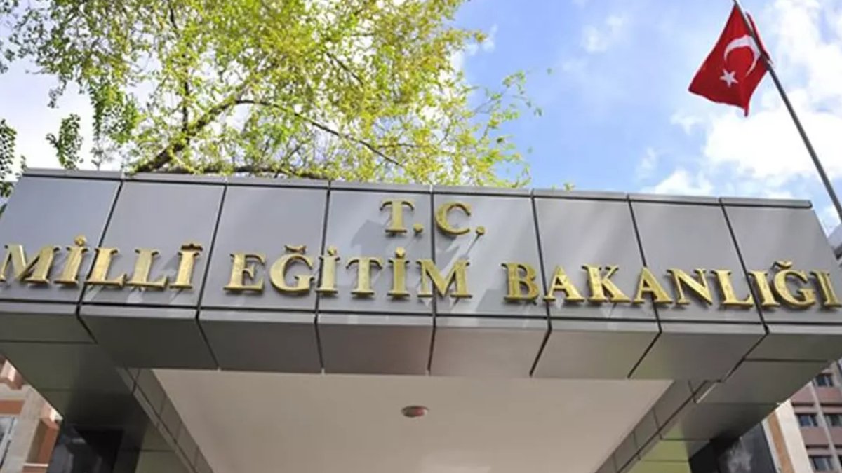 Eğitim-Sen'in iddialarına MEB yanıtı: Müfredat dışında ders işlenemez