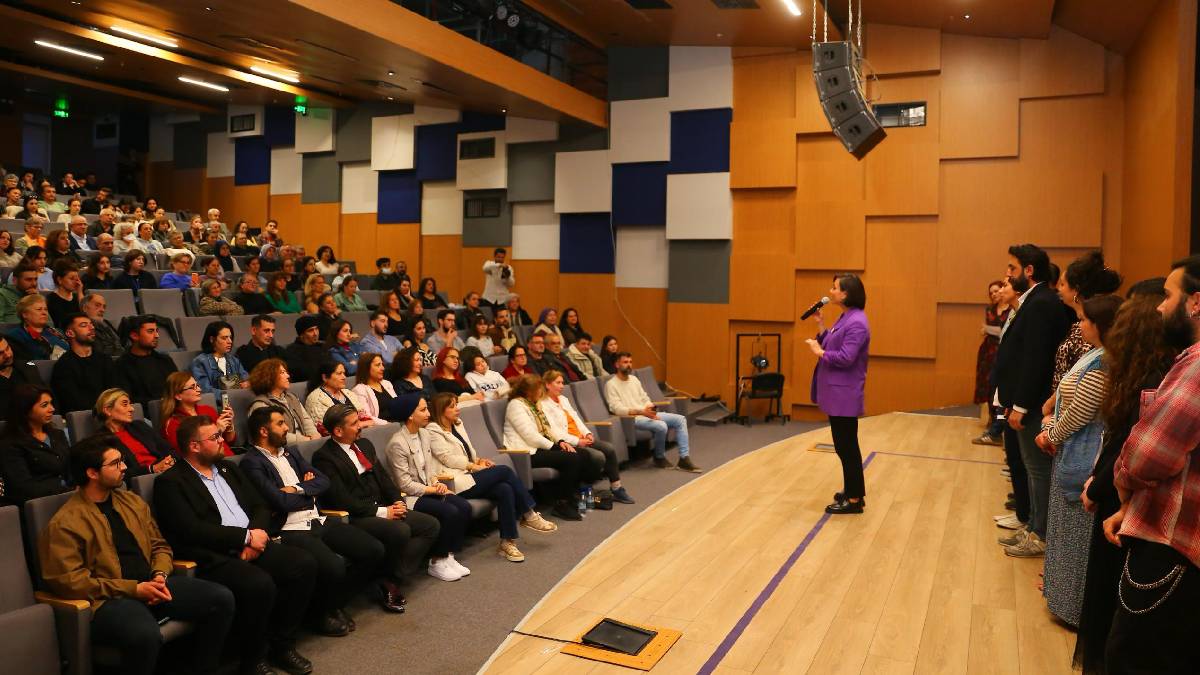 Karabağlar Kent Tiyatrosu’ndan 8 Mart’a özel oyun