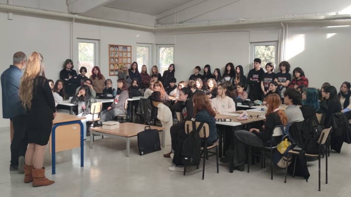 Büyükşehir Belediyesinden sanatla ilgilenen gençlere eğitim desteği