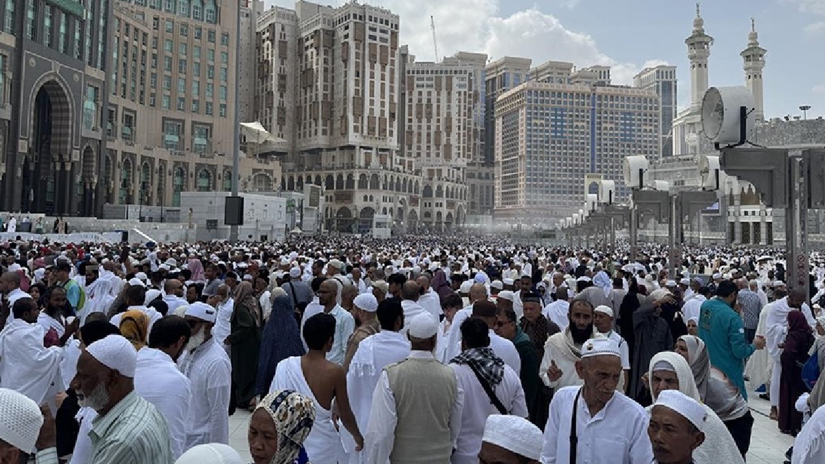Kabe’de umreci rekoru: Yarım milyona ulaştı