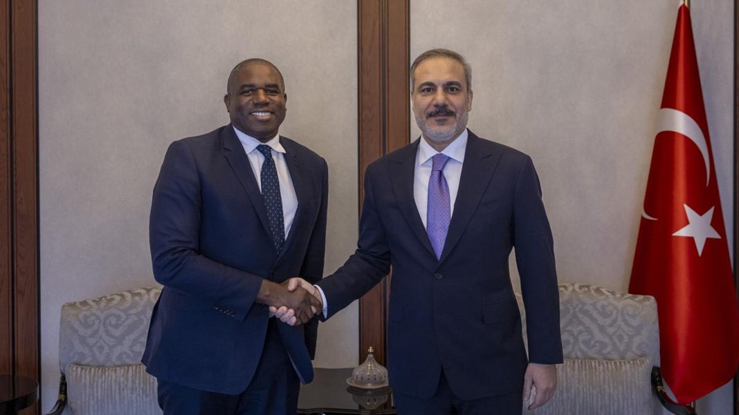 Bakan Fidan, İngiltere Dışişleri Bakanı Lammy ile görüştü