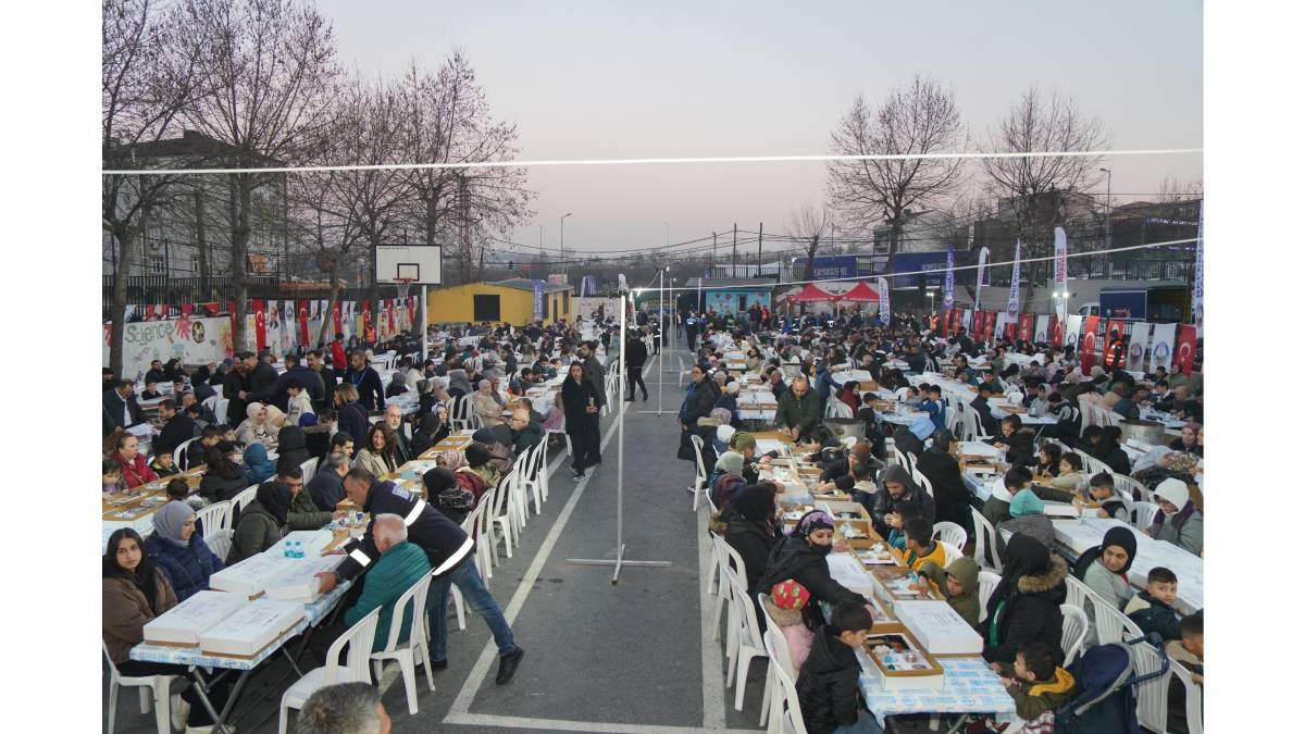 Avcılar'da mahalle iftarları dayanışmayı büyütüyor