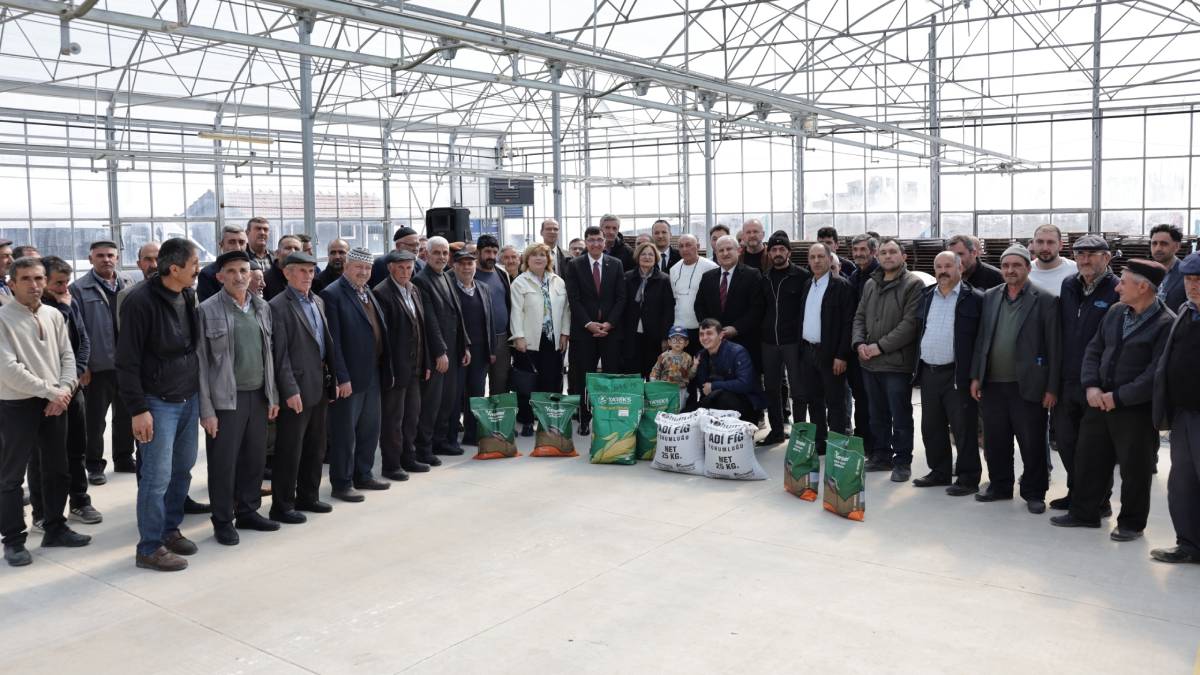 Alın teriyle toprağa hayat veren çiftçilere tohum desteği