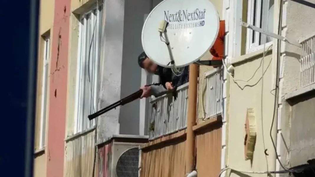 Balkondan ateş açan şahıs operasyonla öldürüldü