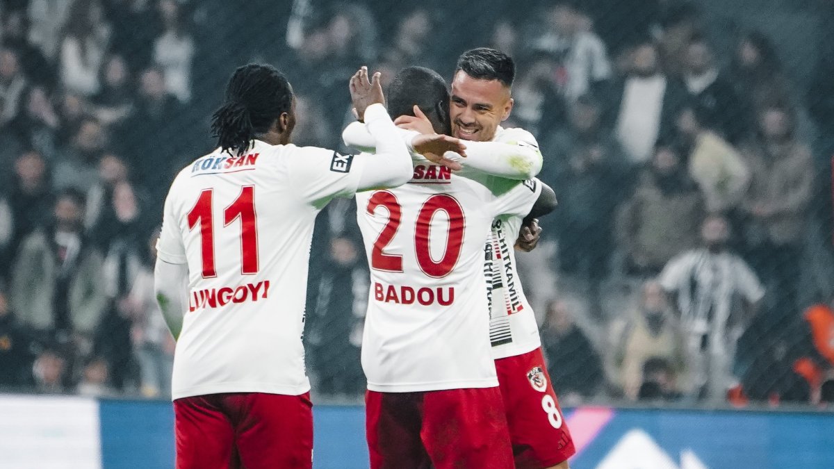 Gaziantep FK'dan harika geri dönüş: Beşiktaş öne geçtiği maçta, 10 kişi kalan rakibine 2-1 yenildi