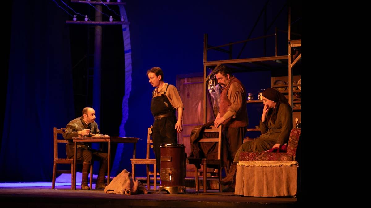 İzmir Şehir Tiyatroları’nın “Yolcu” adlı oyunu Bursa’da sahnelendi