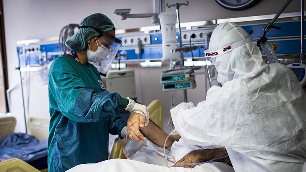 Kovid-19 tehlikesi hala geçmiş değil: Hayatını kaybedenlerin sayısı 7 milyonu aştı