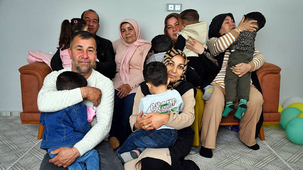 Birbirlerinden özenip başvurdular: Bomboş bir dünyadaymışım! Şimdi sımsıkı sarılarak büyüyorlar
