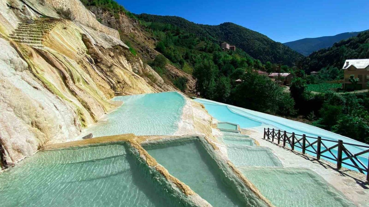 Pamukkale Travertenleri değil! O ilimizde bulunan travertenler yüz binlerce turist ağırlıyor: Denizli'ye gelemeyen oraya gidiyor