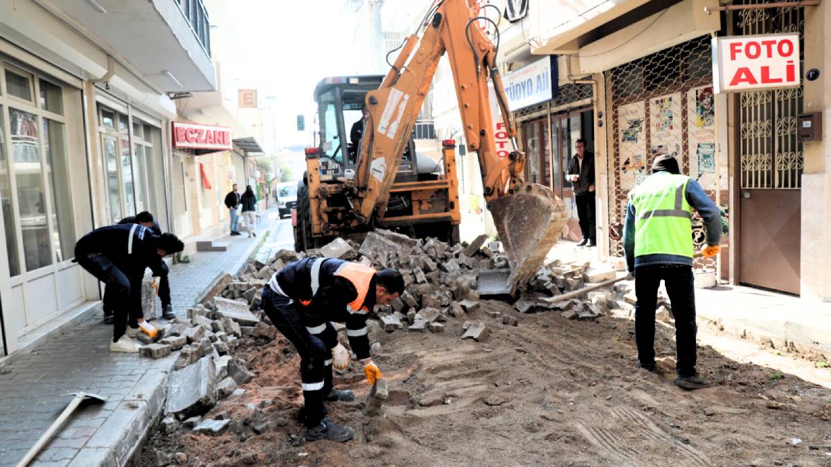 Bayraklı’da yol yenileme seferberliği