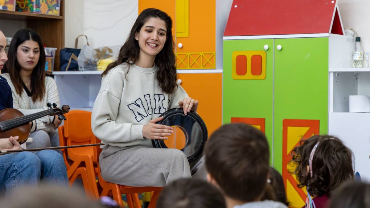 Karşıyakalı minikler Türk müziği çalgıları ile tanışıyor
