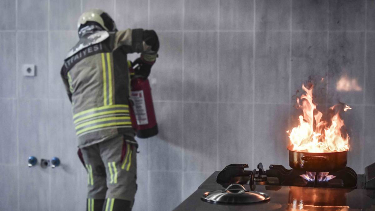 Ankara İtfaiyesinden yeni uyarı: Alev alan yağa su dökülmemeli