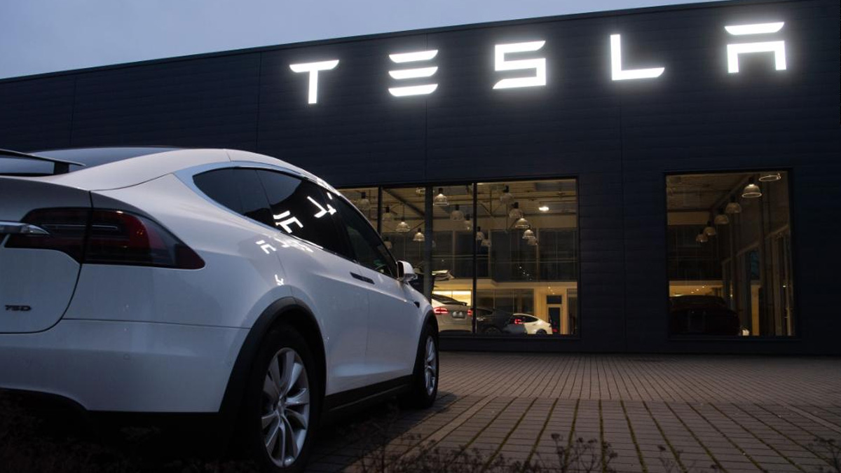 Tesla sahipleri dikkat etsin! Kaza riskini artırıyor: 376 bin araç için geri çağırma kararı!