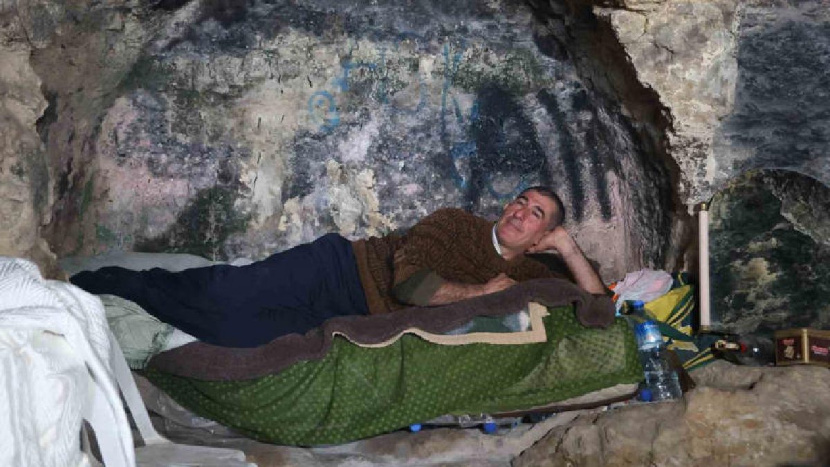 Depremden sonra mağaraya yerleşti, hayatı değişti! 2 yıl sonra konteynera dönünce 'Mağaram mükemmeldi' itirafı geldi
