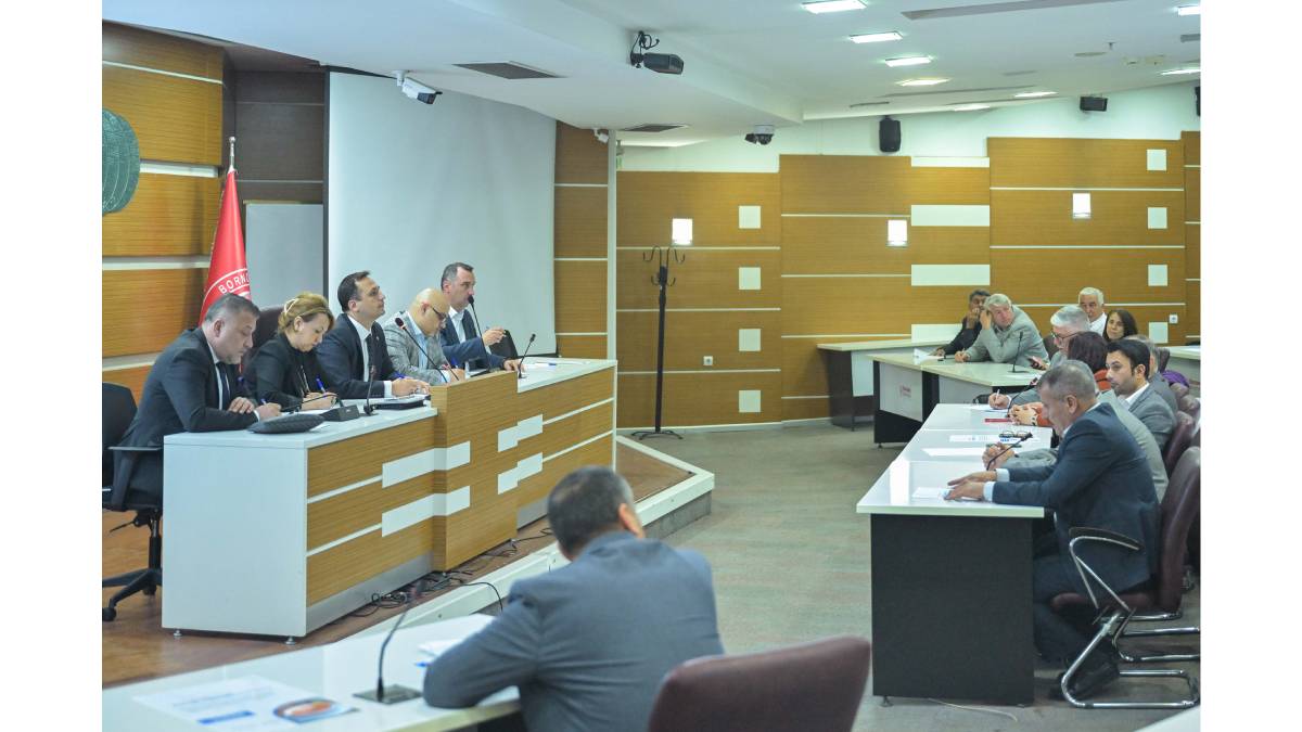 Bornova’da sorunlara çözüm, hizmetlere devam