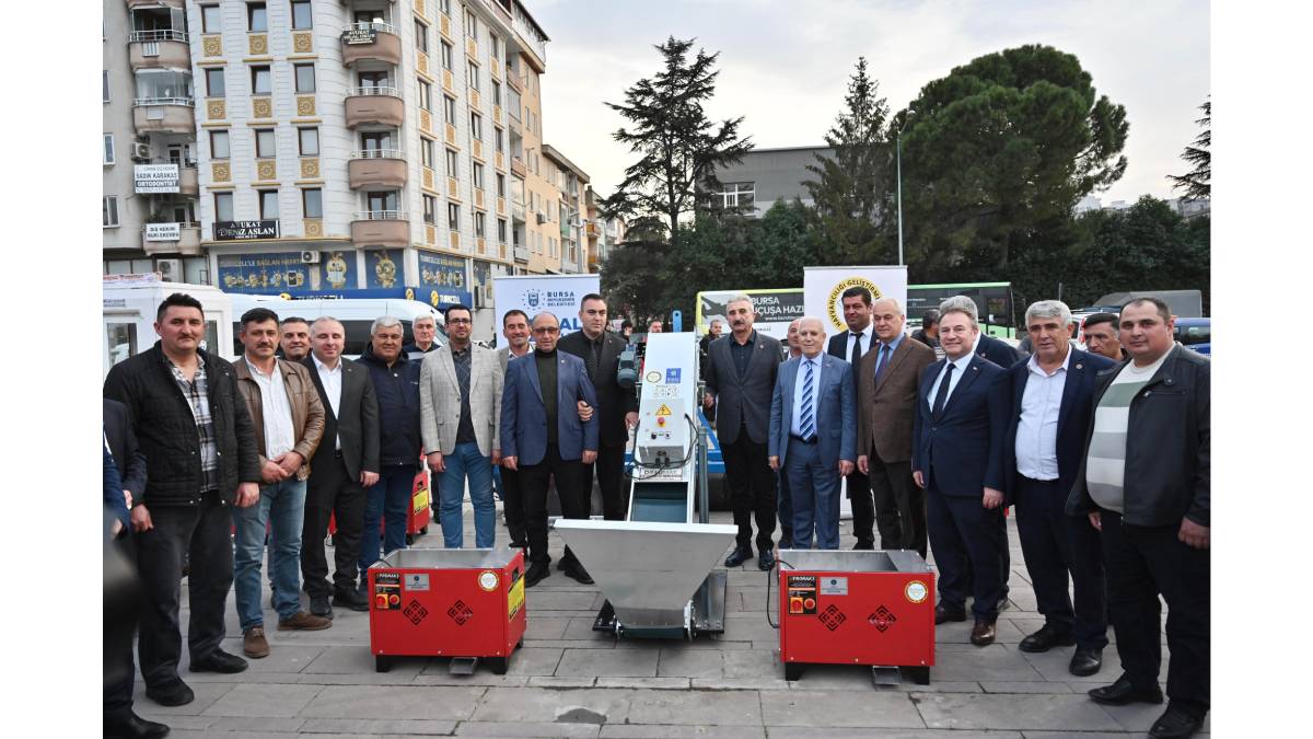 Çiftçiyi gülümseten desteklere bir yenisi  daha eklendi: Büyükşehir, her alanda üreticiye destek olmaya devam ediyor