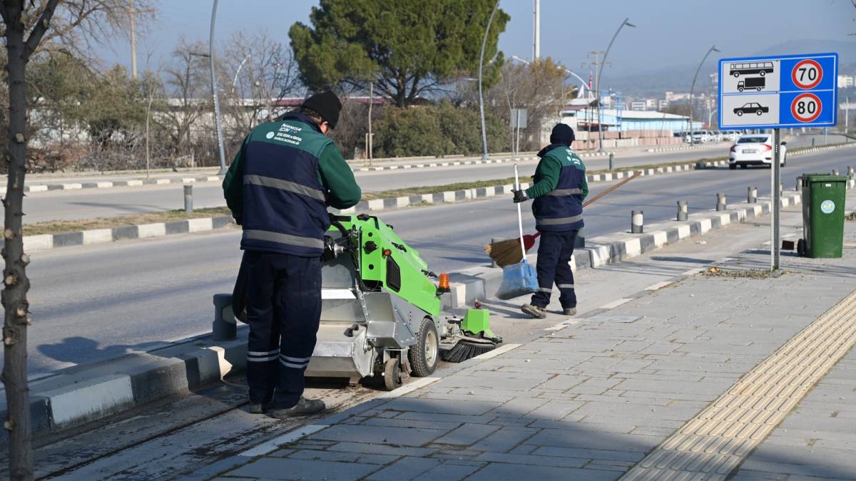 Kampüs yolundaki bisiklet yolu yenileniyor