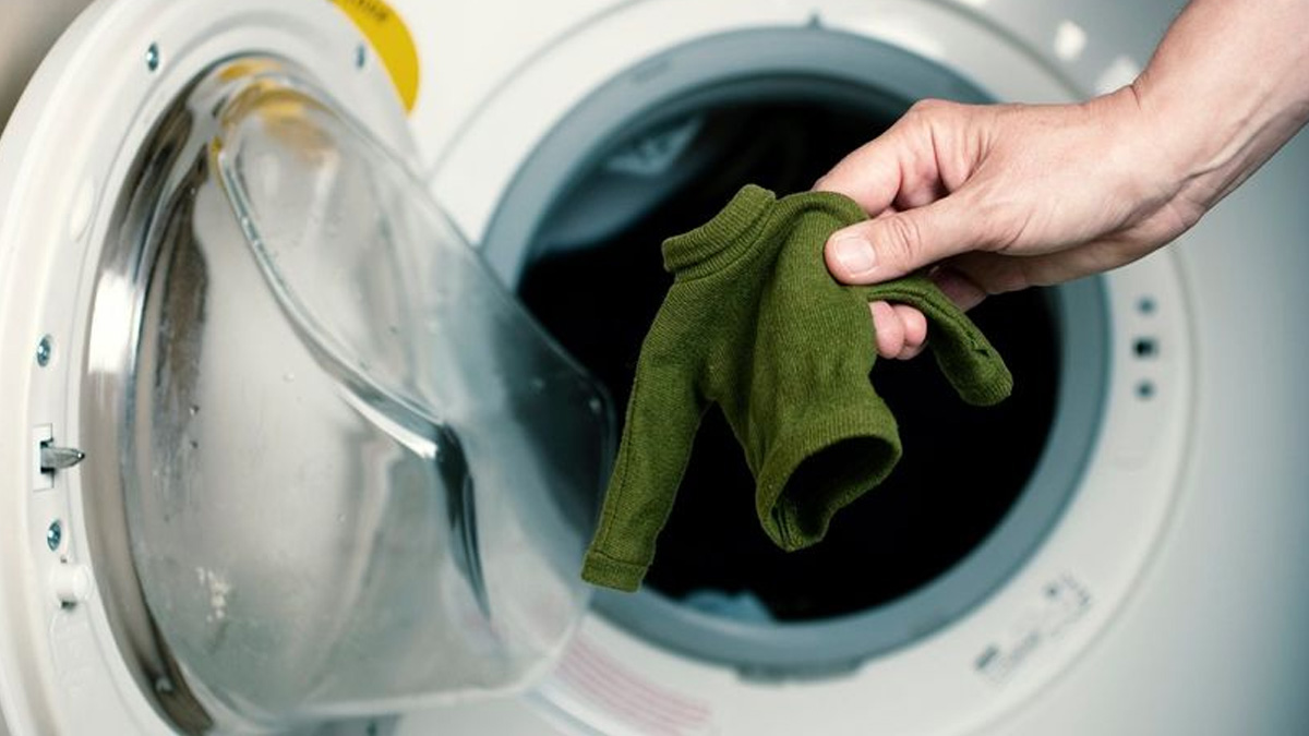 Çeken kıyafetleri atmayın! Bu yöntem eski haline döndürüyor... 30 dakikanızı alacak!