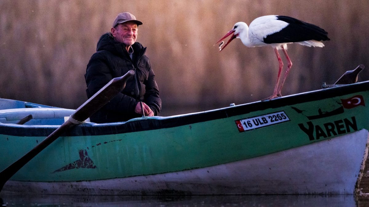Yaren Leylek nihayet Adem Amca'nın kayığında: 'Bahar şimdi geldi işte'