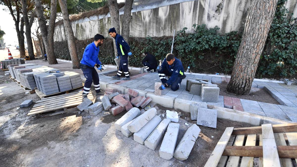 Gaziemir Hava Eğitim Yolu Taşıt Üst Geçidi’nde köprü yapımı tamamlandı