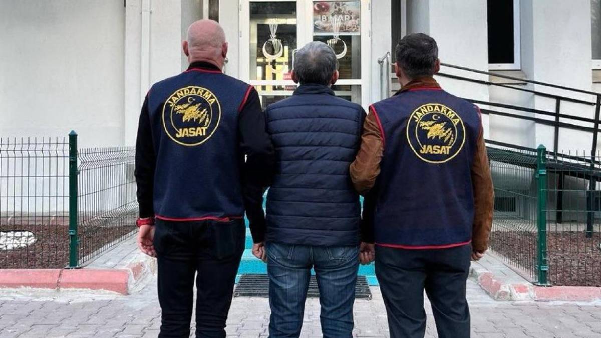 İçişleri Bakanı Yerlikaya duyurdu: FETÖ'den aranan eski Adana il emniyet müdürü yakalandı