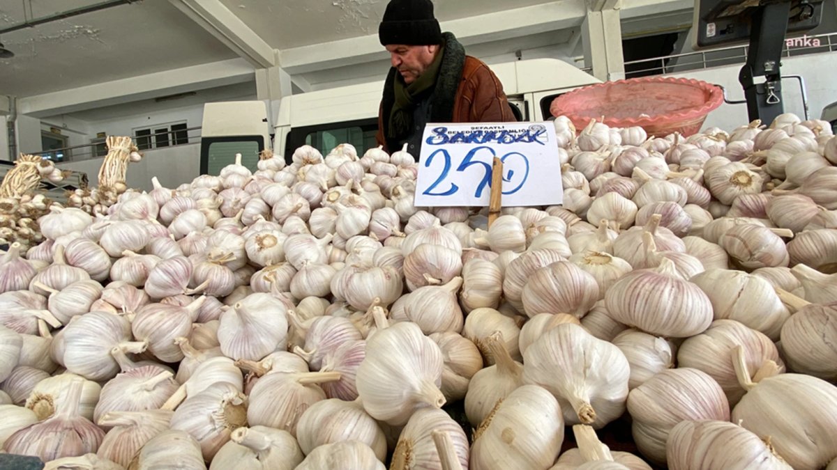 Pazarın beyaz altınında rekor artış: Sarımsak artık kilo değil tane ile satılıyor