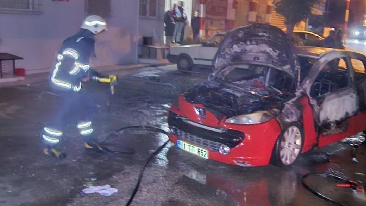 'Psikolojim bozuk' diyen genç annesinin arabasını yaktı