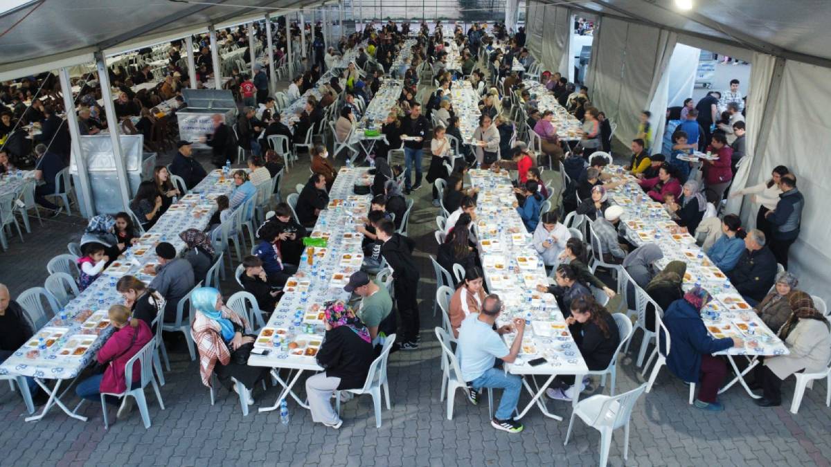 Çorlu Belediyesinin birlik ve beraberlik sofralarına yoğun ilgi
