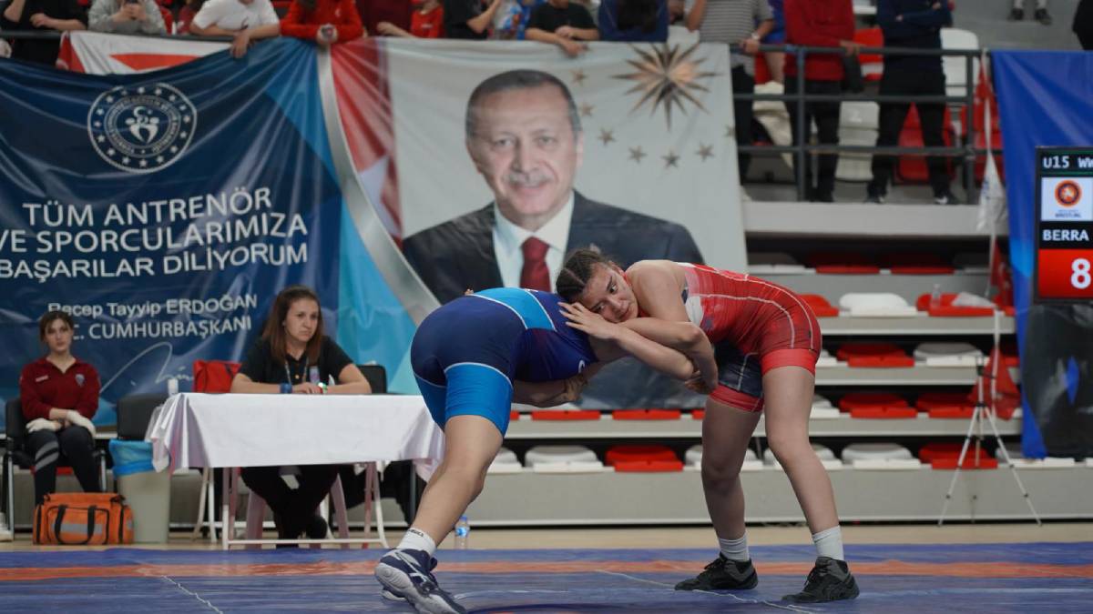 Çorlu, Türkiye Güreş Şampiyonasına ev sahipliği yaptı