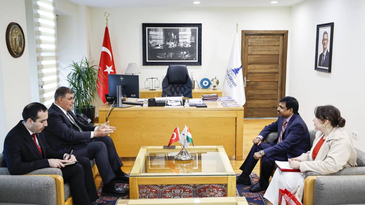 İzmir ile Hindistan arasındaki kültürel ilişkiler güçleniyor