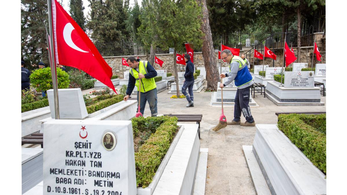 Büyükşehir’den şehitliklerde titiz çalışma