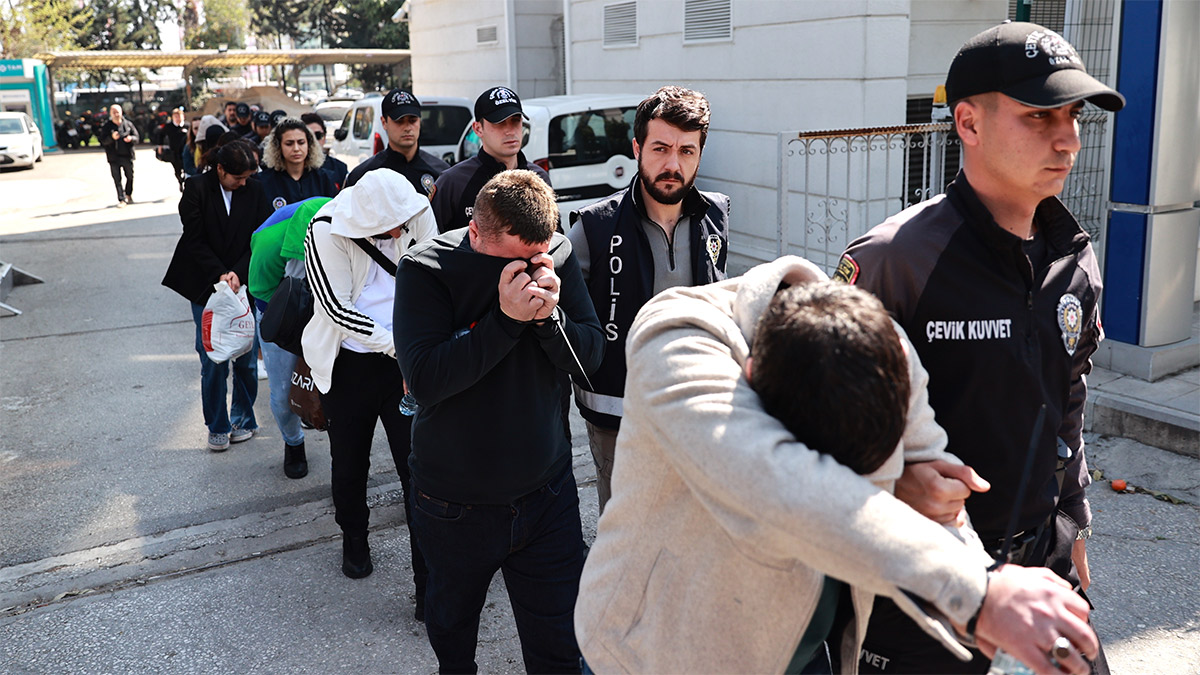 Mersin'de 120 milyon liralık kuyumcu vurgunu! 14 kişi gözaltında