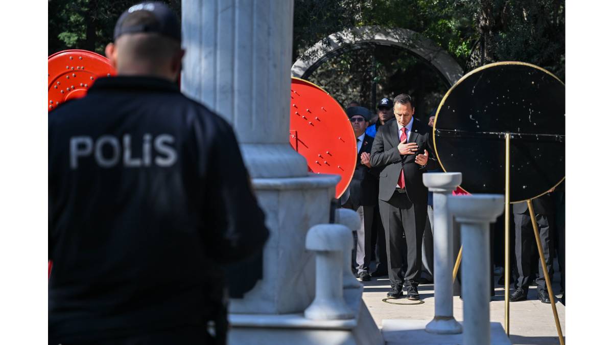 Bornova’da 18 Mart coşkusu ve şehitlere saygı