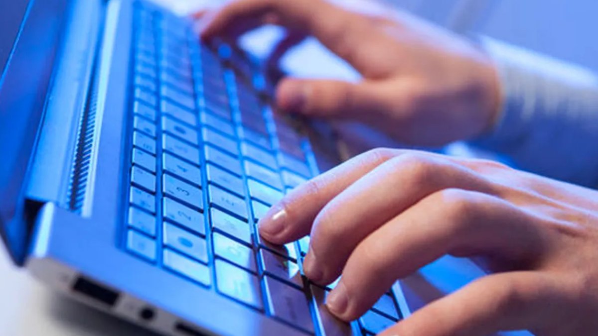 Yaman Akdeniz: İktidar, halkın haber alma hakkını keyfi şekilde engelliyor