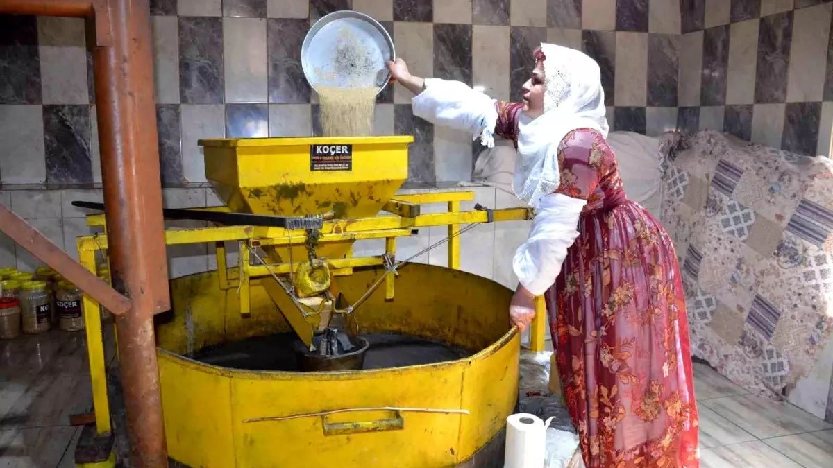 İlkel yöntemlerle işleniyor, su değirmeninde üretiliyor! Yıllardır uygulanan yöntem: Doğal üretimle sofralara ulaşıyor