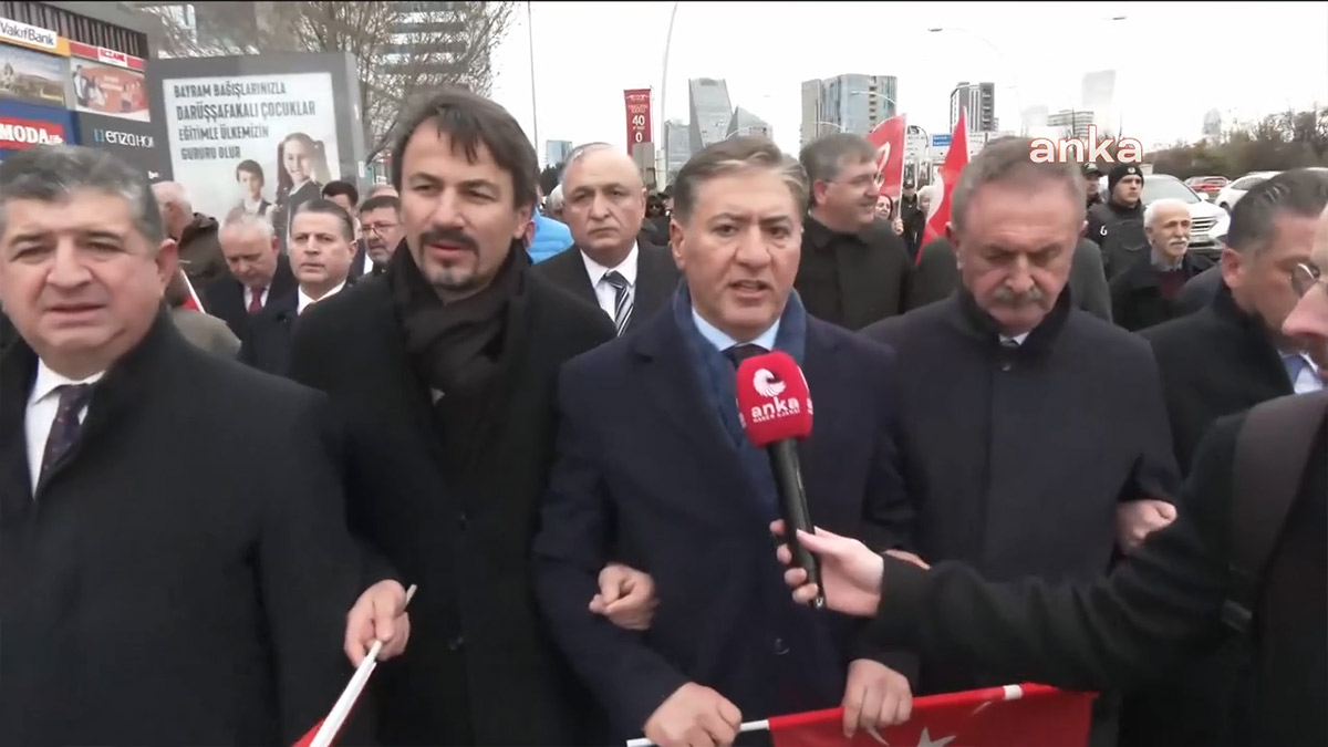 CHP'li vekiller İmamoğlu'na destek için TBMM'den CHP'ye yürüdü