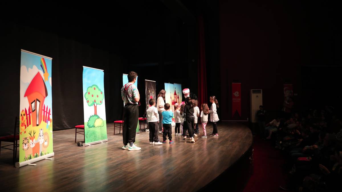 Başkan Yetişkin Efeler’in ruhuna sanat katıyor