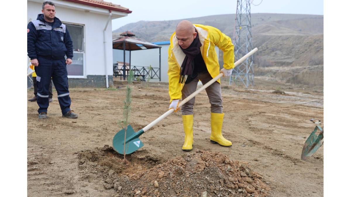 “Daha Yeşil Bir Kırıkkale” için 25 bin fidanı ücretsiz dağıtıyor