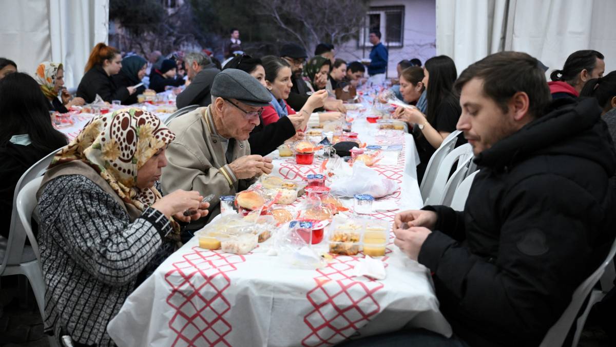 Başkan Eşki, iftar sofralarında vatandaşların yanında