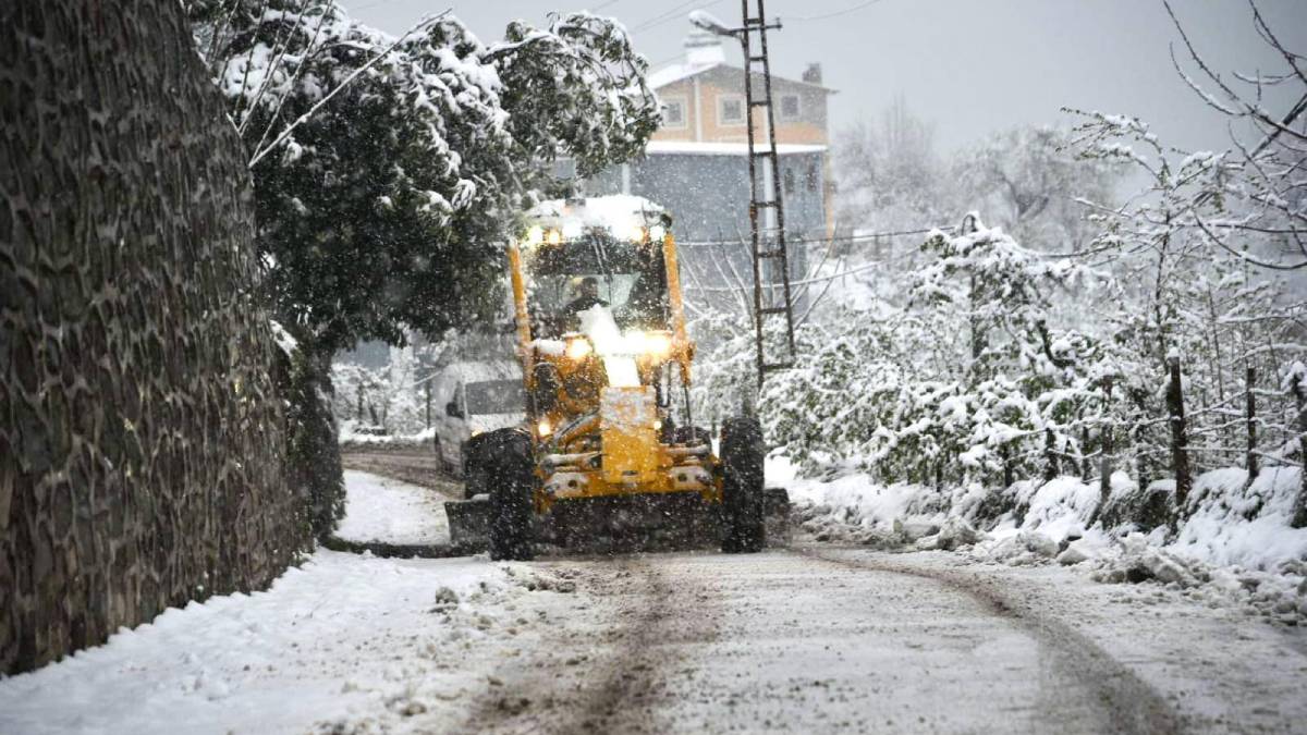 Belediye ekipleri yüksek mahallelere anında müdahale etti
