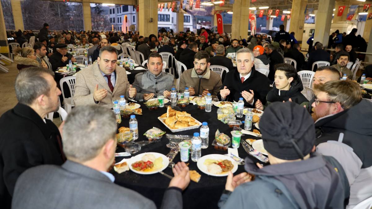 Orhaneli iftar sofrasında bir araya geldi