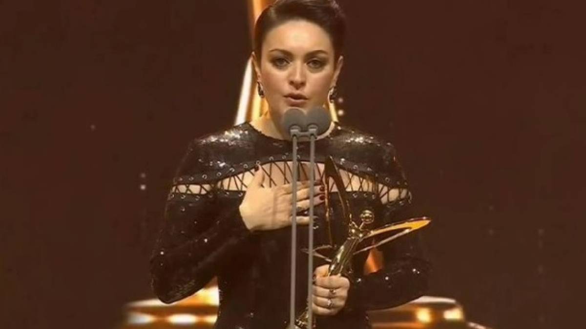 Ezgi Mola’dan İmamoğlu paylaşımı: Yanında durmak tarihi bir sorumluluktur