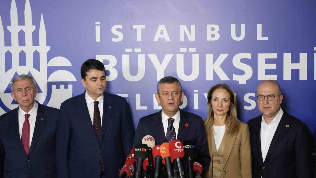 Özel ve Uysal’dan Saraçhane'de ortak açıklama: Cumhuriyet’in çatısı çöktü