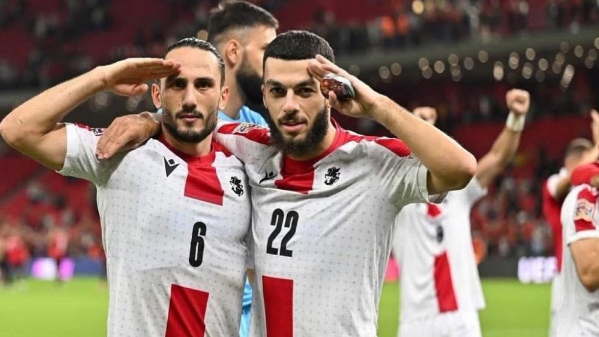 Gürcistan, Ermenistan deplasmanında rahat kazandı: Mikautadze şov yaptı