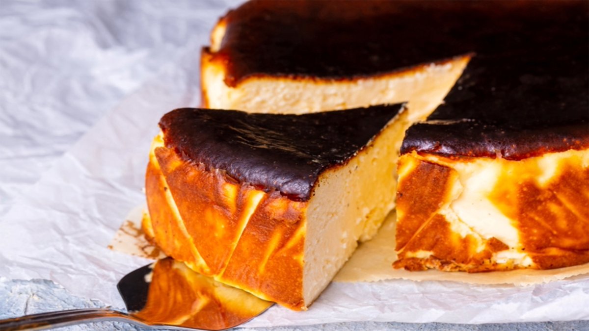 Dışarıda 1 dilim fiyatına, evde 1 tepsi San Sebastian! Üstelik sadece 6 malzemeyle!