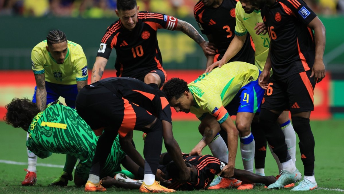 Galatasaray taraftarını korkutan sakatlık! Davinson Sanchez bilinç kaybı yaşadı