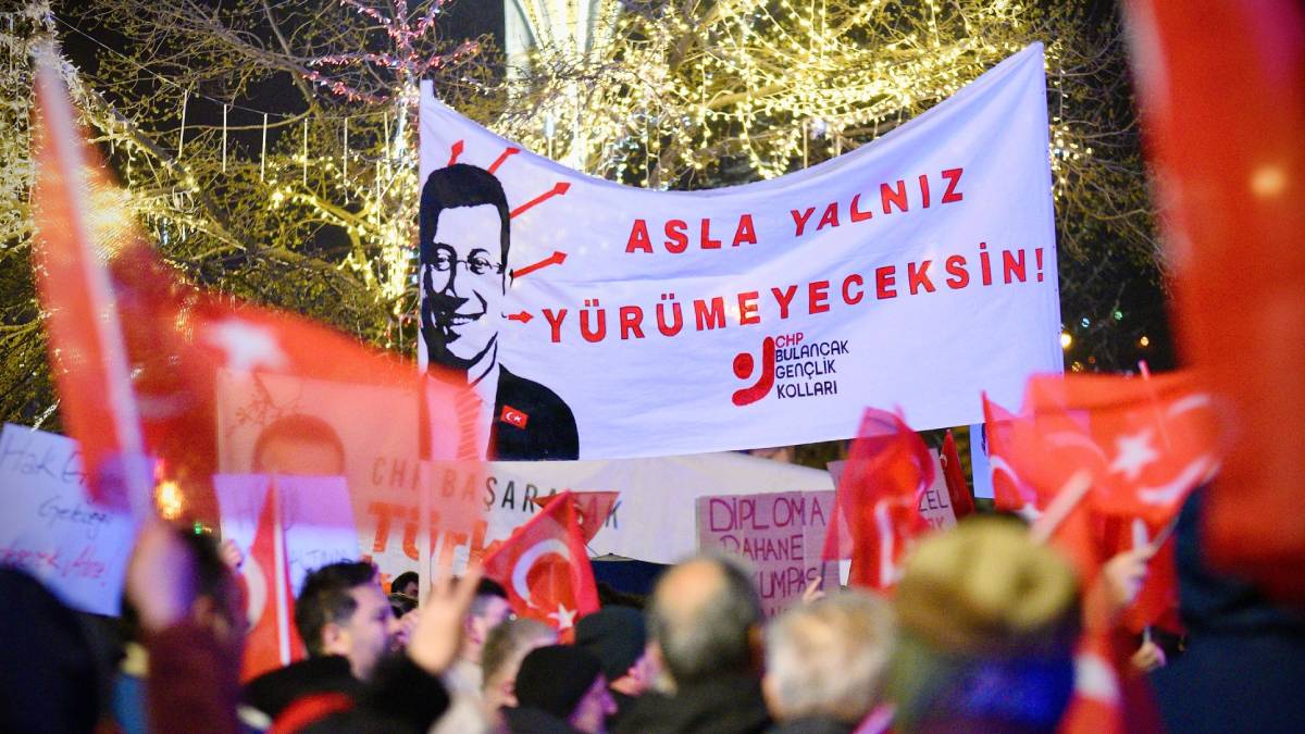 Giresun’da binlerce kişi protesto mitinginde buluştu: Atatürk Meydanı doldu taştı